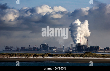 AJAXNETPHOTO. DUNKERQUE, Francia. Le emissioni provenienti da fabbriche di procedure Dockside Wizard. Foto:JONATHAN EASTLAND/AJAX REF:D1 92212 3100 Foto Stock