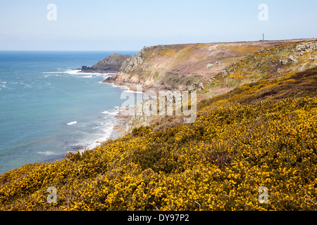 Lungo la costa sud occidentale il percorso nei pressi di Cape Cornwall St appena Cornwall West Country England Regno Unito Foto Stock