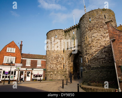 Regno Unito, Inghilterra, East Sussex, segale, Landgate, torre difensiva, una volta solo terra ingresso alla città Foto Stock