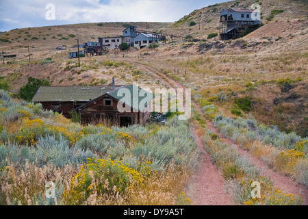 Due vie principali di trasmissione nell'abbandonato i resti della miniera di Smith nel Montana Foto Stock