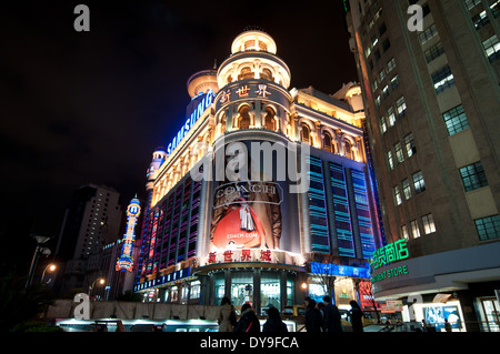 New World City Shopping Centre in strada pedonale di Nanjing Road - La strada principale per lo shopping di Shanghai, Cina Foto Stock