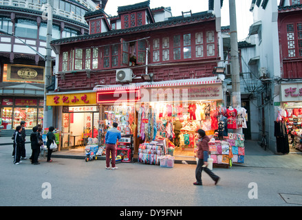 L' Yuyuan Tourist Mart (chiamato anche l' Yuyuan Mercato) vicino il Giardino di Yuyuan nella città vecchia di area di Shanghai, Cina Foto Stock