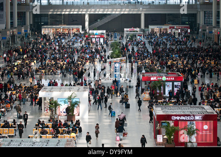 Shanghai Hongqiao Stazione Ferroviaria nel Quartiere Minhang - Stazione ferroviaria più grande in Asia Foto Stock