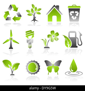 Ambiente di raccolta Icona con albero a foglia, Lampadina, simbolo di riciclaggio, isolato su sfondo bianco Foto Stock