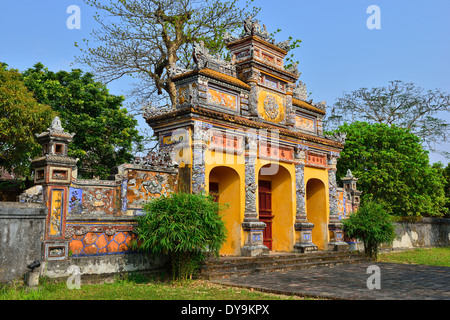 Cittadella Imperiale, la porta principale Truong un mon, Hue, Vietnam, Sud Est Asia Foto Stock