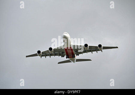 L'Airbus A380 è un doppio ponte, wide-body, quattro-motore aereo jet fabbricato da Airbus. Foto Stock