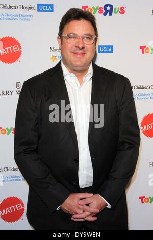 Los Angeles, California, USA. Decimo Apr, 2014. Vince Gill partecipa alla seconda edizione di Caleidoscopio sfera - progettare il lato dolce della L.A tenutosi presso il Beverly Hills Hotel su Aprile 10th, 2014 Beverly Hills, in California, Stati Uniti d'America. Credito: TLeopold/Globe foto/ZUMAPRESS.com/Alamy Live News Foto Stock