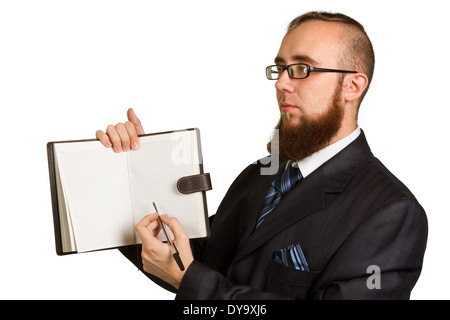 Imprenditore tenendo una penna richiede una firma su un documento isolato su sfondo bianco Foto Stock