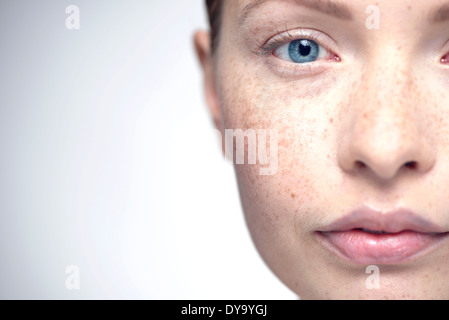 Giovani volto di donna, close-up Foto Stock