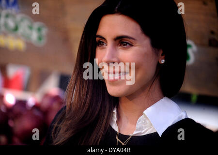 Jamie-Lynn Sigler ospita re #BeAFarmHero agricoltura urbana Pop-Up evento al Flatiron Plaza il 9 aprile 2014 nella città di New York che festeggia il lancio del gioco mobile Farm Saga degli eroi Foto Stock