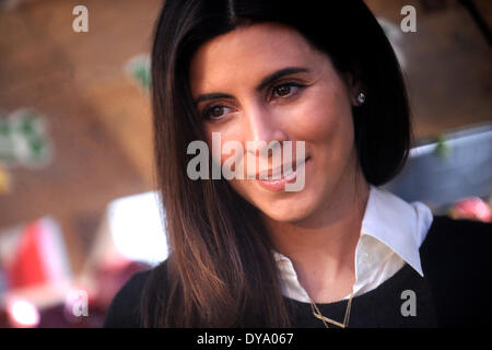 Jamie-Lynn Sigler ospita re #BeAFarmHero agricoltura urbana Pop-Up evento al Flatiron Plaza il 9 aprile 2014 nella città di New York che festeggia il lancio del gioco mobile Farm Saga degli eroi Foto Stock