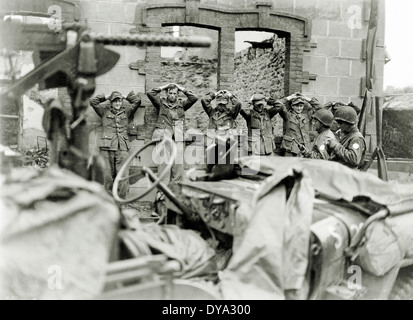 WW II guerra storica Guerra mondiale seconda guerra mondiale Operation Overlord Overlord invasione nazista tedesco nazionale socialista prigionieri, Foto Stock