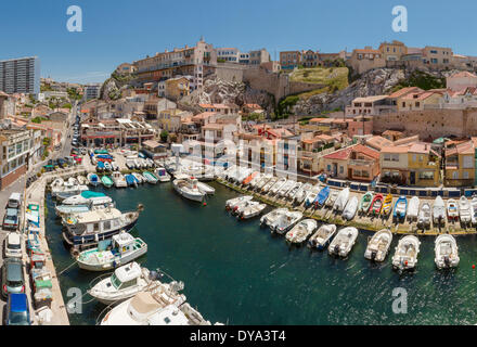 Poco port harbour Vallon des Auffes villaggio città acqua estate mare navi barca Marsiglia Bouches du Rhone Francia Europa, Foto Stock