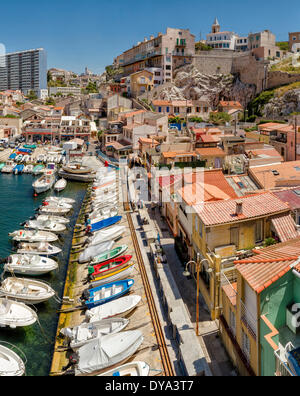 Poco port harbour Vallon des Auffes villaggio città acqua estate mare navi barca Marsiglia Bouches du Rhone Francia Europa, Foto Stock