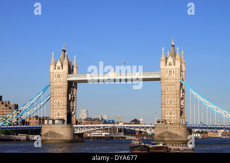 Vista del paesaggio il Tower Bridge di Londra, Regno Unito Foto Stock