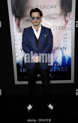 Los Angeles, CA, Stati Uniti d'America. Decimo Apr, 2014. Johnny Depp presso gli arrivi di trascendenza Premiere, il Regency Village Theatre di Los Angeles, CA il 10 aprile 2014. Credito: Michael Germana/Everett raccolta/Alamy Live News Foto Stock