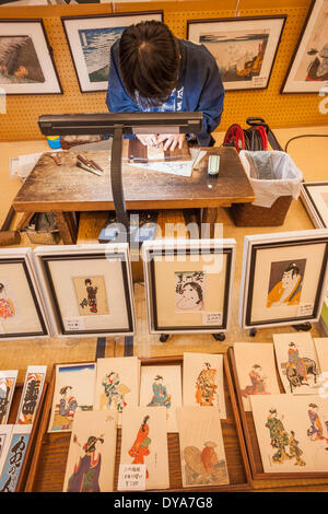 Giappone, Honshu, Kanto, Tokyo, Asakusa, Edo Shitamachi Artigianato Tradizionale Museum, dimostrazione di Woodblock rendendo Foto Stock