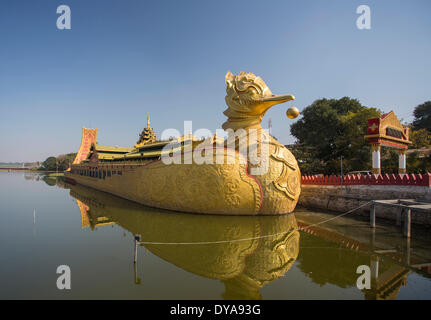 Myanmar Birmania Asia architettura Meitila barca colorata città famosa golden lago paesaggio turistico ristorante tradizionale t Foto Stock