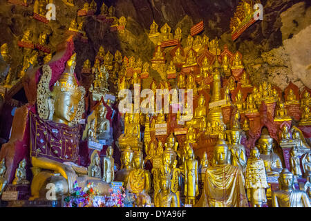 8000 grotte Mandalay MYANMAR Birmania Asia Pindaya Shan buddha colorato scuro interno famosi molti vecchi viaggi turistici Foto Stock