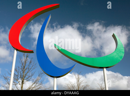 Agitos Giochi Paralimpici simbolo in Queen Elizabeth Olympic Park, Londra Foto Stock