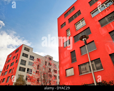 Zurigo Oerlikon Svizzera Europa acero Glattpark finestra autunno rosso vegetale insediamento soggiorno appartamenti affitto di casa blocco b Foto Stock