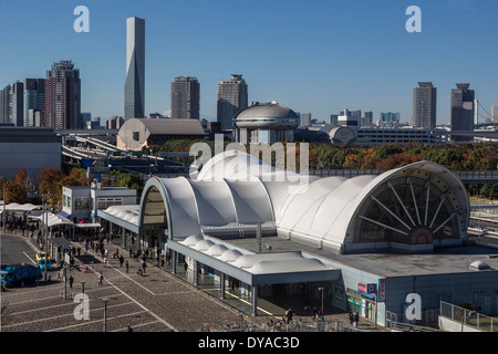Asia Giappone Tokyo City Kokusai Tenjijo nuova architettura pedoni bonifica tetto stazione dello skyline di viaggi turistici Foto Stock