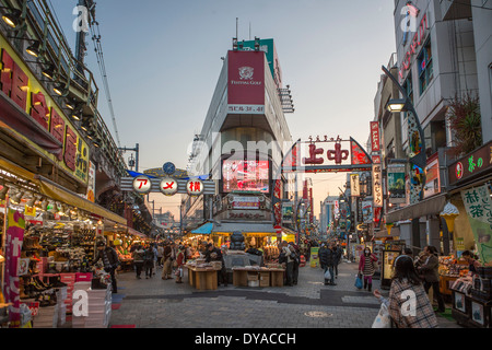 Giappone, Asia, Tokyo, Città Ameyoko, colorato, district, luci, mercato popolare, shopping, street, tramonto, Ueno Foto Stock