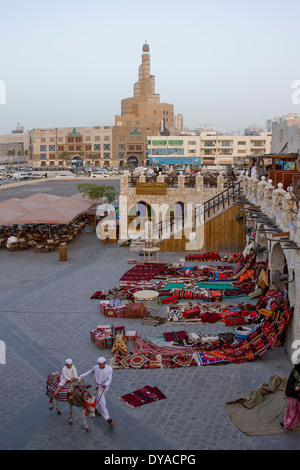 Doha la cultura islamica in Qatar Medio Oriente Souk architettura Wakif cafe centro display città mercato di asino vecchio popolo pedonale Foto Stock