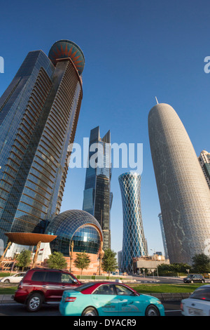 Al Bidda torre Burj Qatar Medio Oriente Qatar Doha Medio Oriente World Trade Center edifici di architettura città futuris colorati Foto Stock