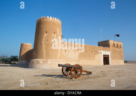 Pistola fortificazione Patrimonio Mondiale Al Zubarah Qatar Medio Oriente architettura canon landmark fort storia museo sito onu di viaggio Foto Stock