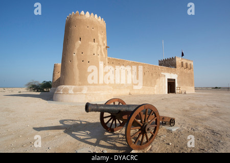 Pistola fortificazione Patrimonio Mondiale Al Zubarah Qatar Medio Oriente architettura canon landmark fort storia museo sito onu di viaggio Foto Stock