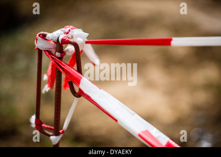 Rosso Bianco Non Cross banda di avvertimento Foto Stock