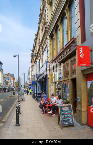 Bar a Oldham Street nel quartiere settentrionale, Manchester, Inghilterra, Regno Unito Foto Stock