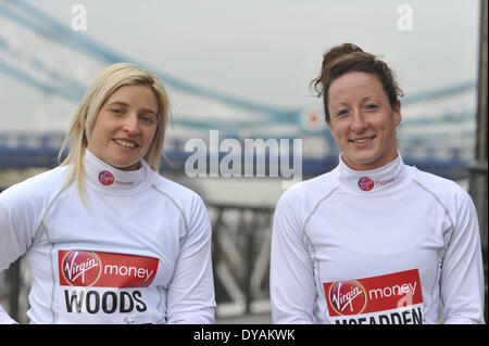 Londra, Regno Unito. Xi Apr, 2014. Shelly Woods (GBR) e Tatyana McFadden (USA) a un photocall prima della Virgin London Marathon. McFadden ha rotto il record di vincere qui prima maratona di Londra il titolo lo scorso anno solo sei giorni dopo la vittoria di Boston. Credito: Michael Preston/Alamy Live News Foto Stock