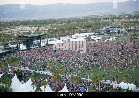 10 apr 2014 - Indio, California, Stati Uniti d'America - atmosfera generale del 2014 Coachella Music & Arts Festival che si svolge all'Impero Polo campo. I tre giorni del festival si richiamano migliaia di appassionati di vedere una varietà di artista in cinque diverse fasi. Copyright 2014 Jason Moore. (Credito Immagine: © Jason Moore/ZUMAPRESS.com) Foto Stock