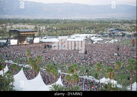 10 apr 2014 - Indio, California, Stati Uniti d'America - atmosfera generale del 2014 Coachella Music & Arts Festival che si svolge all'Impero Polo campo. I tre giorni del festival si richiamano migliaia di appassionati di vedere una varietà di artista in cinque diverse fasi. Copyright 2014 Jason Moore. (Credito Immagine: © Jason Moore/ZUMAPRESS.com) Foto Stock