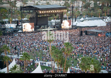 10 apr 2014 - Indio, California, Stati Uniti d'America - atmosfera generale del 2014 Coachella Music & Arts Festival che si svolge all'Impero Polo campo. I tre giorni del festival si richiamano migliaia di appassionati di vedere una varietà di artista in cinque diverse fasi. Copyright 2014 Jason Moore. (Credito Immagine: © Jason Moore/ZUMAPRESS.com) Foto Stock