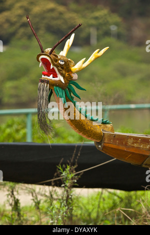 Drago Cinese barca figura in testa 'Tai O' villaggio di pescatori, l'Isola di Lantau, Hong Kong. Foto Stock