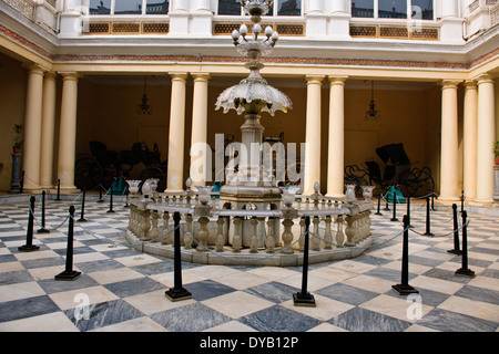 Jai Vllas Palace,Durbar Hall interni con due 7 ton lampadari più grande al mondo, realizzato in Belgio,Gwalior Madhya Pradesh, Foto Stock