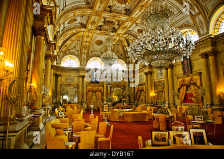 Jai Vllas Palace,Durbar Hall interni con due 7 ton lampadari più grande al mondo, realizzato in Belgio,Gwalior Madhya Pradesh, Foto Stock