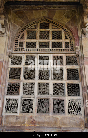 Tomba di Mohammed Ghaus,intricato Jali screenshot,pietra,a traliccio e Tansen famoso cantante,Gwalior,Madhya Pradesh,India Centrale Foto Stock