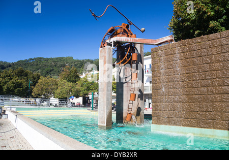 Funzione di acqua in Monchique piazza centrale, Algarve, PORTOGALLO Foto Stock