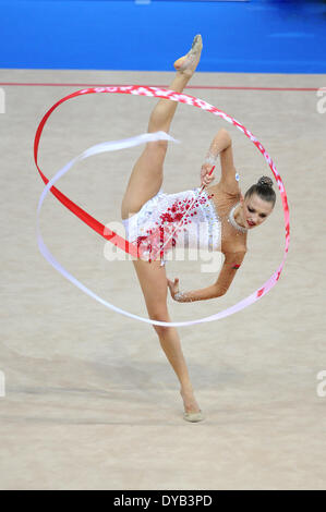 Pesaro, Italia. Xii Apr, 2014. La figura ginnastica ritmica World Cup Series. Melitina Staniouta dell'Ucraina in azione. Credito: Azione Sport Plus/Alamy Live News Foto Stock