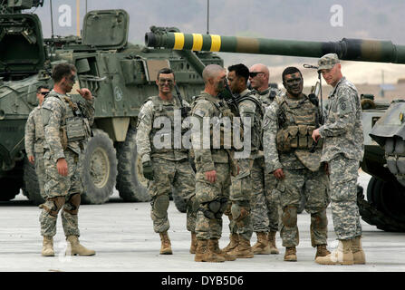 Pocheon, Corea del Sud. Xi Apr, 2014. Stati Uniti Soldati xxv divisione di fanteria partecipare negli Stati Uniti e in Corea del Sud dal vivo comune fire esercizio a Rodriguez gamma in Pocheon. Credito: Dong-Min Jang/ZUMA filo/ZUMAPRESS.com/Alamy Live News Foto Stock