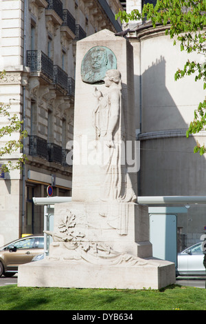 Monumento in piazza Victor Hugo Grenoble Francia Foto Stock