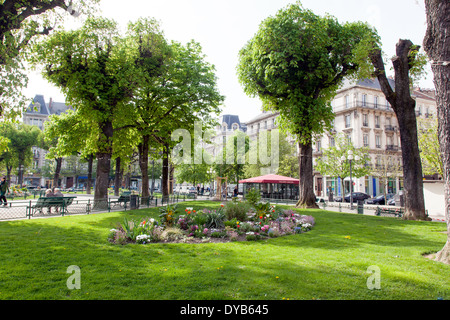 Fiori in piazza Victor Hugo Grenoble Francia Foto Stock