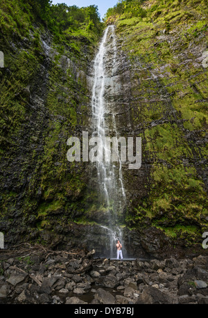 La spettacolare e grandi Waimoku Falls in Maui. Foto Stock