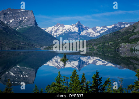 Santa Maria del Lago e Wild Goose isola nel Parco Nazionale di Glacier, Montana, USA. Foto Stock