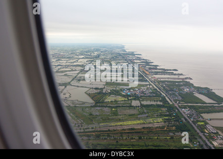 Vista di Bangkok uptown dall'aeroplano Foto Stock