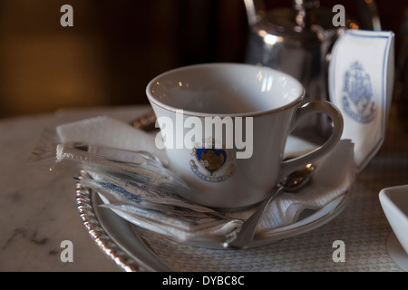 Tazza da tè in Caffè Florian, Piazza San Marco, Venezia, Italia Foto Stock